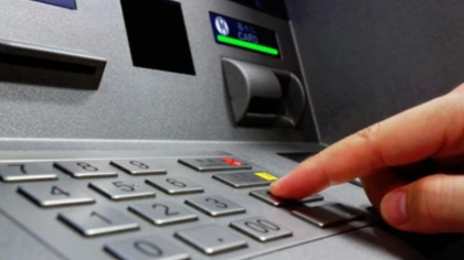Fraude la bancomat. Metodele prin care poți rămâne fără banii de pe card