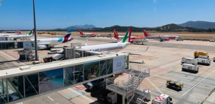 Avioane anulate către Sardinia, spațiul aerian al insulei a fost închis: vacanțe incendiate pentru turiștii ghinioniști