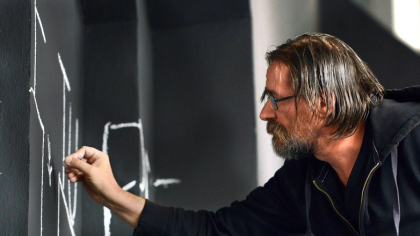 Dan Perjovschi, artist: „Acum 15 ani eram mai iacobin, voiam ca arta mea să țină numai de revoluție și libertatea de expresie“