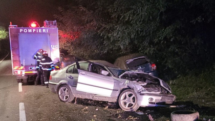 Un tânăr de 19 ani cu permisul suspendat a murit după ce a pierdut controlul volanului într-o curbă