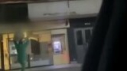 Bărbat din Bacău, ridicat de polițiști după ce a produs două incidente violente la doar câteva zile distanță. Faptele comise