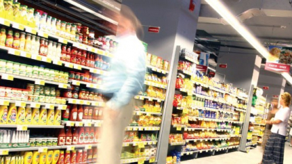 Plafonarea adaosului comercial la alimentele de bază se prelungește