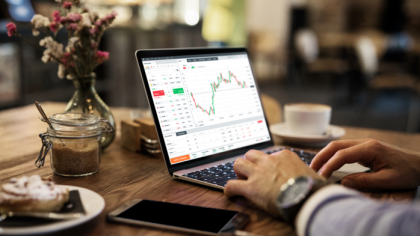 Platforma de investiţii XTB a înregistrat în primul trimestru din 2025 venituri din operare de 138 milioane euro, cu 7,8% mai mari faţă T1 2024, şi 194.300 de clienţi noi, în creştere cu 49%