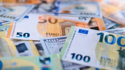 JPMorgan, cea mai mare bancă din SUA, estimează că leul poate scădea cu 20%. Un euro ar putea ajunge astfel 6 lei