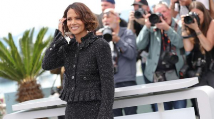 Se schimbă rochiile, cu câteva ore înainte de Festivalul de la Cannes 2025, din cauza noului dress code. Halle Berry a ales altă ținută