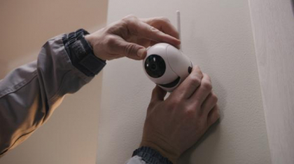 Top 5 gadgeturi ieftine care îți pot salva casa de hoți în vacanță