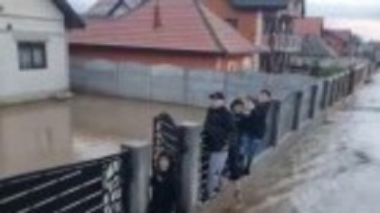 Sudul României, sub ape și grindină. Zeci de gospodării afectate în urma furtunilor: „Am 82 de ani, nu am văzut așa ceva”
