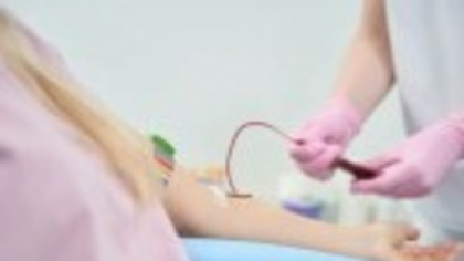 Miniștrii Mediului din UE își testează sângele pentru chimicale toxice. Europa vrea interzicerea PFAS din produsele zilnice