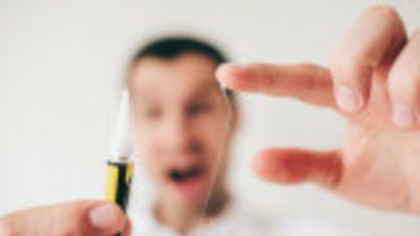 Opt copii din India au ajuns la spital după ce colegii lor de internat le-au pus lipici în ochi în timp ce dormeau