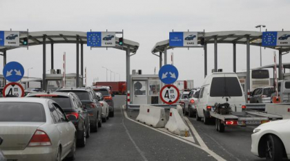 Nouă migranţi au fost găsiţi ascunşi într-o semiremorcă la vama Nădlac