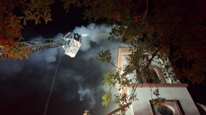 Incendiu la o biserică din Arad, după ce un fulger a lovit turla