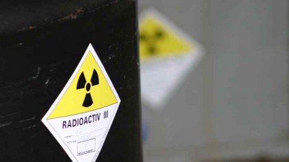 Cutii radioactive, găsite de liceeni