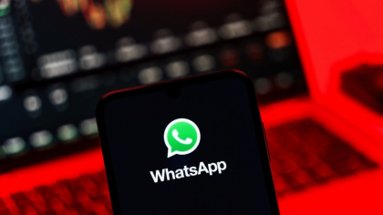 Escrocheria de pe WhatsApp care a păcălit zeci de părinți: „Bună, mamă…”. Cum sunt convinși oamenii să trimită bani în conturi false?