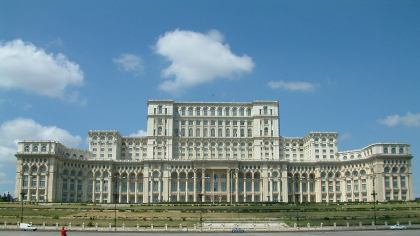 Sindicatele din Senat cer demontarea antenelor sau menținerea sporului pentru condiții vătămătoare
