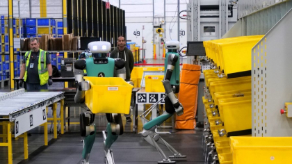 O mare companie renunță la forța de muncă umană. Roboții înlocuiesc angajații din depozite