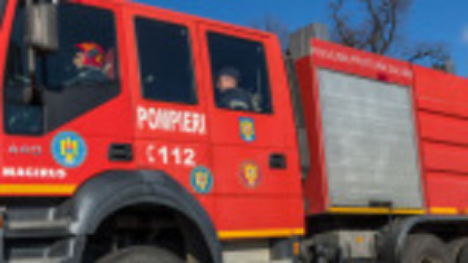 Vijelie în Craiova şi împrejurimi - copaci căzuţi şi locuinţe inundate. Cod portocaliu de grindină și în Olt și Vâlcea