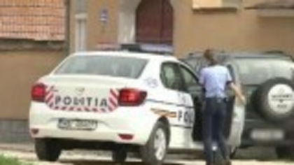 Un bărbat a acceptat să le schimbe unor tineri bancnotele de 500 de euro în lei. Cei doi au fost apoi reținuți