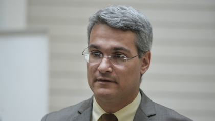 De ce mediul privat trebuie să plătească din nou ”factura proastei guvernări”? Ministrul Fondurilor Europene, Dragoş Pîslaru: Partea de taxe trebuie să fie cam o treime din ajustările pe care le facem, o treime ajustări pe cheltuieli, iar o treime ajustări pe scăderea de investiţii