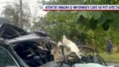 Accident violent în Argeș. Un tânăr de 22 de ani a murit după ce a pierdut controlul mașinii și s-a izbit de un copac