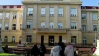 Universitățiile din România se luptă cu abandonul. Burse mai mari și orar flexibil, printre soluții