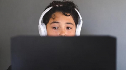 Un adolescent de 13 ani a fost arestat după ce a întrebat ChatGPT cum să-și omoare prietenul