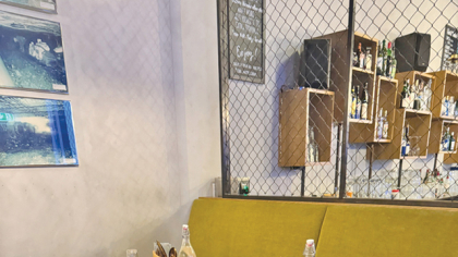 Pagina verde. Doar 60 de cafenele, baruri şi restaurante din Bucureşti oferă clienţilor apă potabilă gratuit deşi există o lege ca toţi operatorii din domeniu să facă acest lucru. În contextul caniculei din ultimele zile, dar şi a scumpirilor care se prevăd, oferirea de apă potabilă clienţilor este cu atât mai importantă.