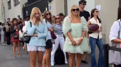 VIDEO La Milano, oamenii s-au așezat la cozi de kilometri ca să facă figuraţie în filmul „Diavolul se îmbracă de la Prada 2”