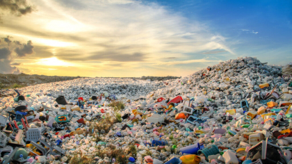 Microplasticele sunt peste tot. Ce putem face pentru a nu ajunge în mâncarea noastră?