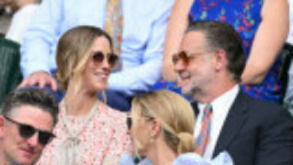 Russell Crowe, apariție elegantă la Wimbledon. Cum arată acum actorul din „Gladiatorul” după ce a slăbit. FOTO