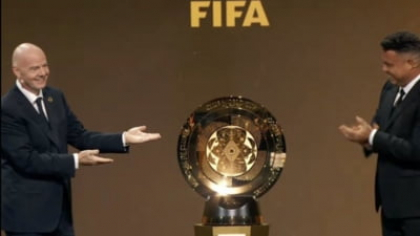 Robbie Williams, spectacol pe gazon, înainte de finala Campionatului Mondial al Cluburilor