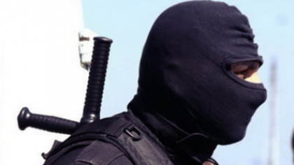 Polițist de la Acțiuni Speciale Teleorman, anchetat de șefi după ce a rupt uşa unei locuinţe. Ar fi fost sub influența alcoolului SURSE