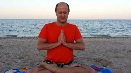 Yogin trimis în judecată pentru viol. La ce orori le supunea pe cursantele pe care le racola