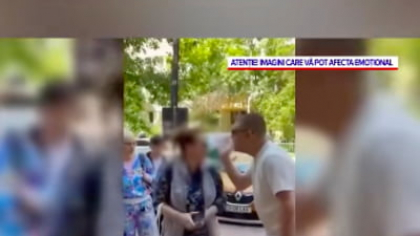 Scene șocante pe o stradă din București. Un bărbat amenință și înjură două femei pe care nu le cunoștea. De la ce a început scandalul VIDEO