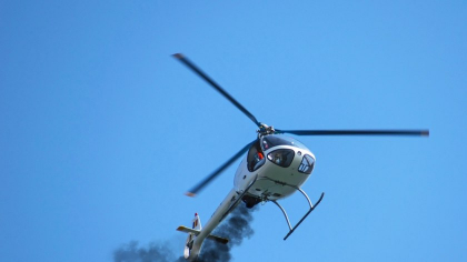 Imagini dramatice! Un elicopter s-a prăbușit pe o plajă aglomerată din California: „Niciodată nu am crezut că se va întâmpla așa ceva!” VIDEO