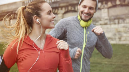 Revenirea în formă după vacanță: Cum să reîncepi antrenamentele cardio acasă, fără să te epuizezi