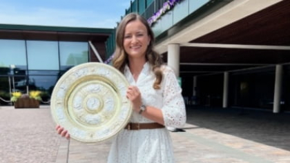 Campioana de la Wimbledon s-a retras în sferturi, înainte de a-și apăra trofeul cucerit anul trecut
