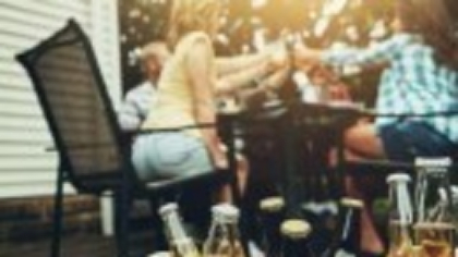 Ce se întâmplă în corpul tău când bei alcool pe caniculă și ce efecte are asupra sănătății. Cum să te protejezi