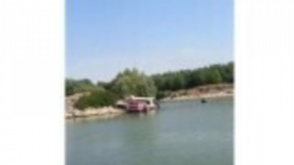 Incident pe braţul Sulina al Dunării. O ambarcaţiune în care se aflau 12 persoane a intrat în mal