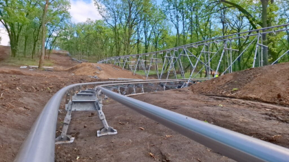 Instalație de bob, unică în România. Traseele de mare viteză sunt printre copaci și prin tuneluri
