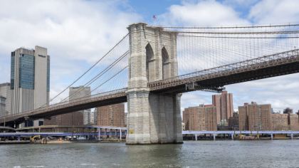 Doi marinari au murit după ce nava Marinei Mexicane s-a izbit de Podul Brooklyn