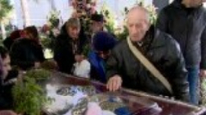 Credincioșii au așteptat la cozi interminabile pentru a se închina la Sfânta Parascheva. ”Am avut nevoie de acest miracol”