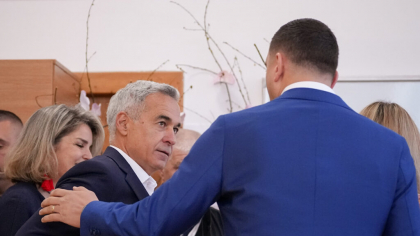 Presidential candidate George Simion arrived at the polling station accompanied by Călin Georgescu