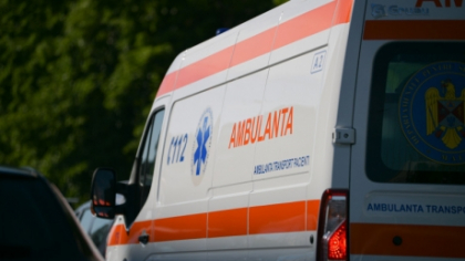 Accident rutier în Suceava: Doi adulţi şi şase copii au fost transportaţi la spital