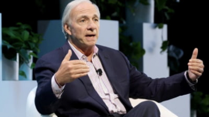 Fondatorul fondului de investiții Bridgewater Associates avertizează asupra creșterii datoriei SUA și a riscului unui „război civil” latent