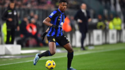Barcelona a pus ochii pe vedeta lui Chivu de la Inter. Catalanii vor să profite de o clauză din contract