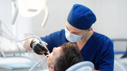 Românii renunță la dentist din cauza scumpirilor. Avem doar 35 de cabinete stomatologice de stat în toată țara