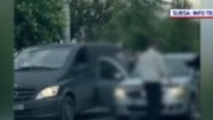 Un șofer a fost bătut cu pumnii în trafic, în Iași. Polițiștii îi caută pe toți cei implicați în scandal. VIDEO