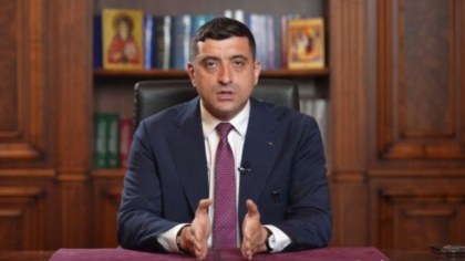 Un student de doar 19 ani a fost vânat pe stradă de susținătorii AUR după ce l-a facut „fascist” pe George Simion | VIDEO