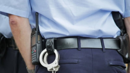 Polițiștii au reușit să-l prindă pe individul care a tăiat cu sabia un bărbat. A fost reținut pentru tentativă de omor