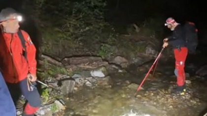 Trei cetățeni ucraineni au fost salvați de salvamontiști, în urma unei operațiuni de peste 12 ore. Intervenția a fost derulată pe întuneric VIDEO